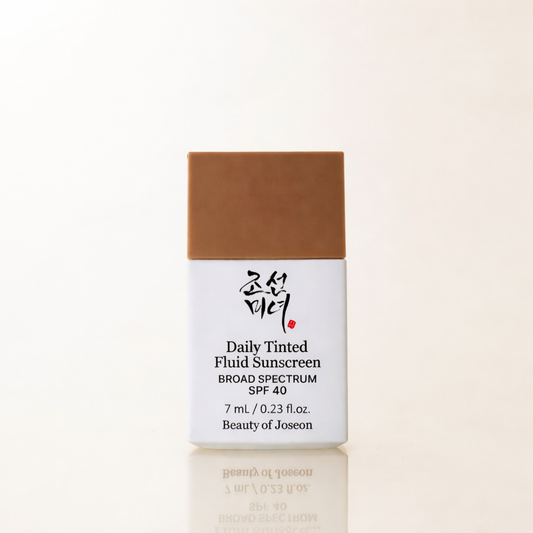 Sävyttävä aurinkosuoja SPF 40 – kevyt tinted sunscreen kasvoille